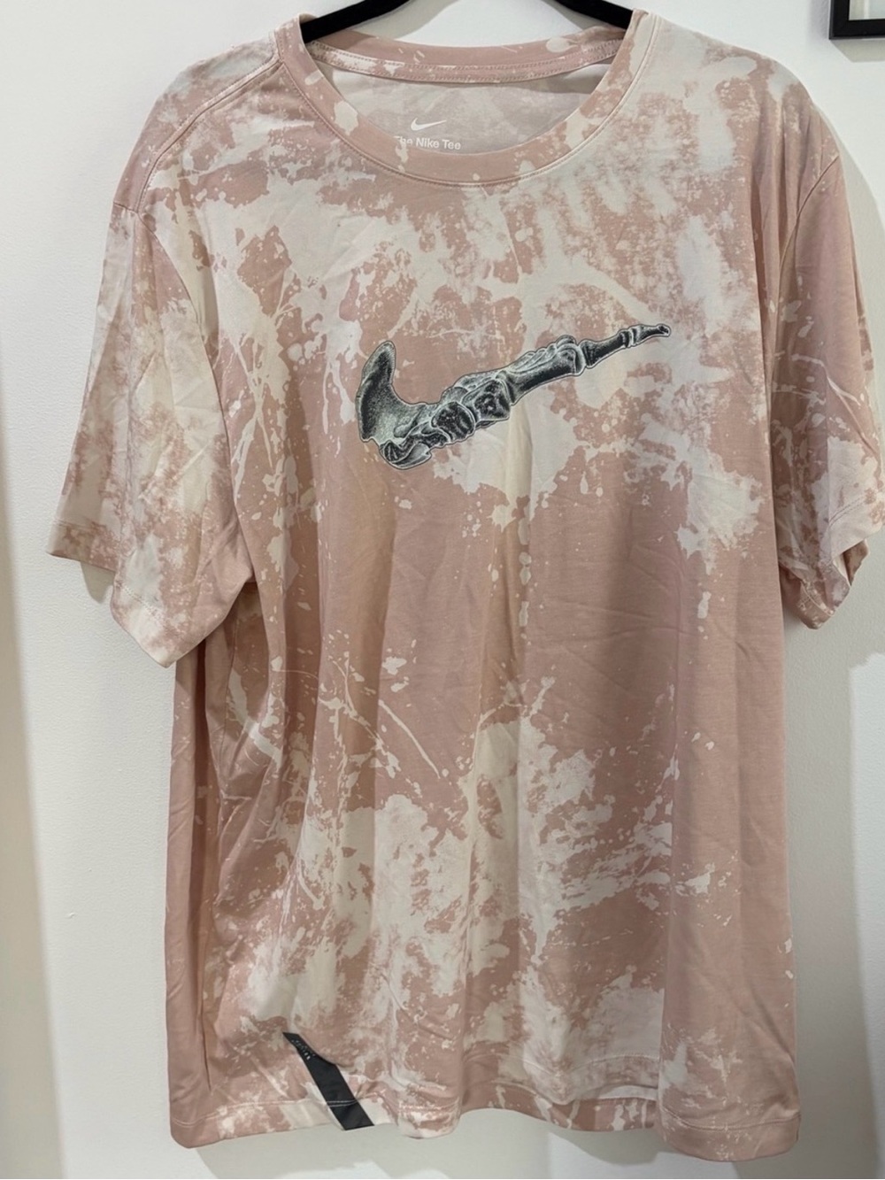Nike Run Division Dri-FIT Bone Swoosh Print White Wash T-Shirt - Picture 1 of 4